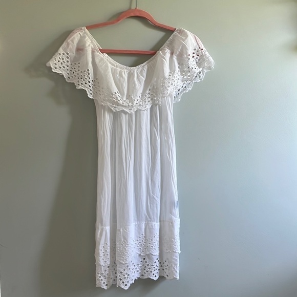 Solitaire Swim Other - 🌻 3 for $15.  White eyelet cotton swim cover-up Small